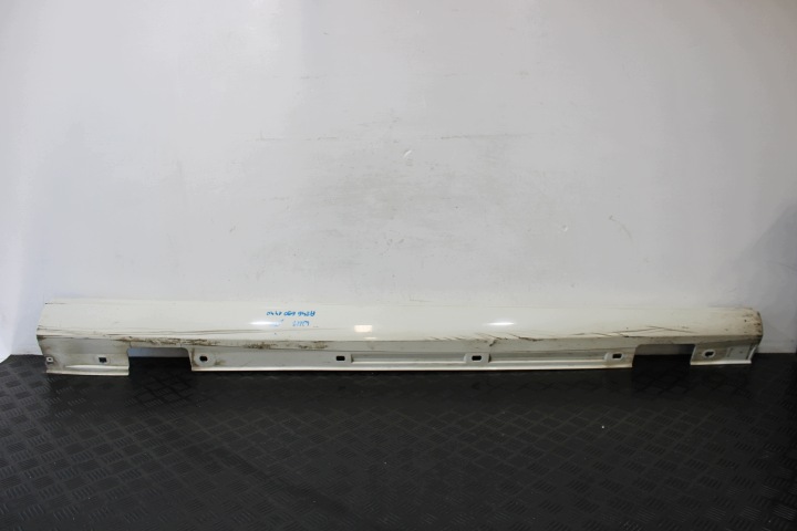 lajsna poklopčić praga prag desni A2466901440 MERCEDES CLA W117 2,2 CDI