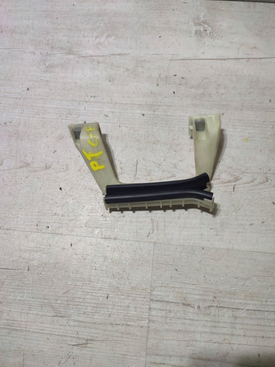 Opel Corsa F 2020 zadok strana pravá Element mocujacy szybe