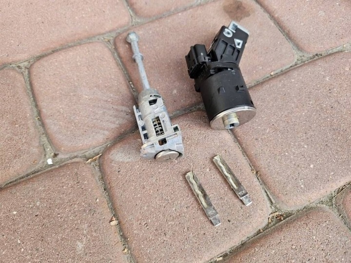 Allumage + Insert de la serrure + 2 kluczyki bebenek Opel Corsa F