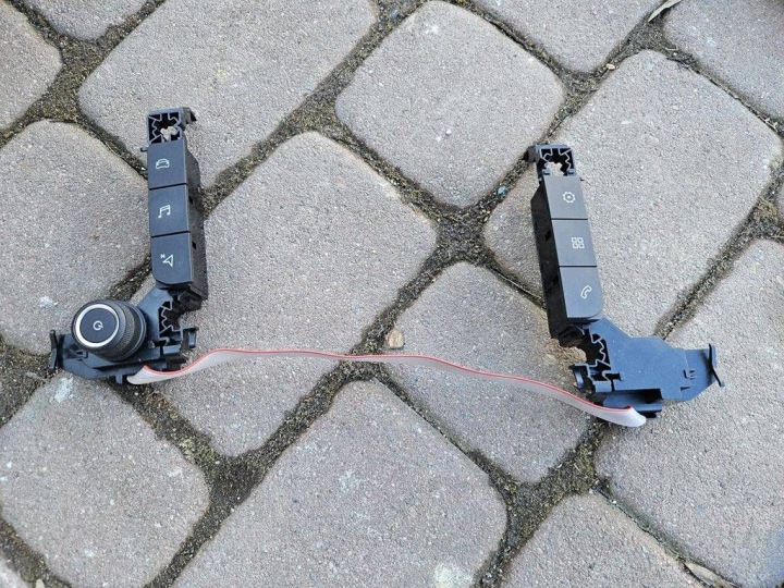 Panel przelaczniki ekranu radia PROACE VIVARO C SCUDO JUMPY EXPE 98081732ZD