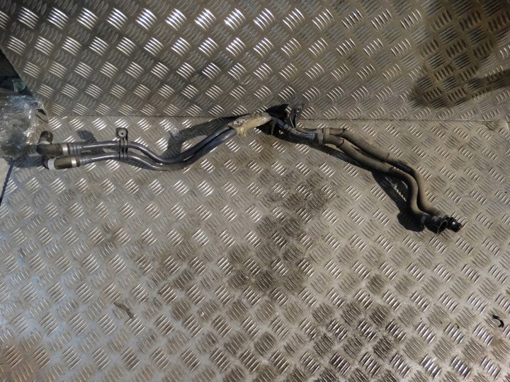 IDEALNE SCHLÄUCHE DES WASSERS HINTEN PORSCHE TAYCAN 1