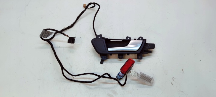 kilincs jobb hátsó AUDI A4 B8 AMBIENTE 8K0839020C 8K0971693B