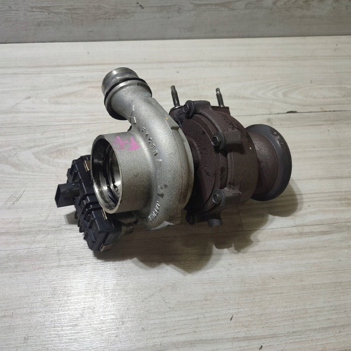 Turbo Jaguar F-Pace DA280617105