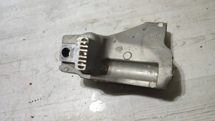 Alfa Romeo Stelvio 2021 right side holder / holder of the engine