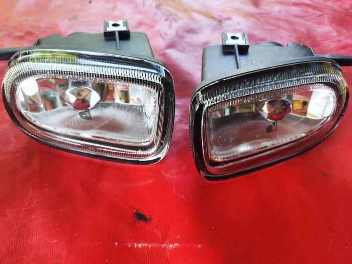 Feux phare PRZECIWMGIELNE almera n16 nissan B61E04M405 Feux antibrouillard