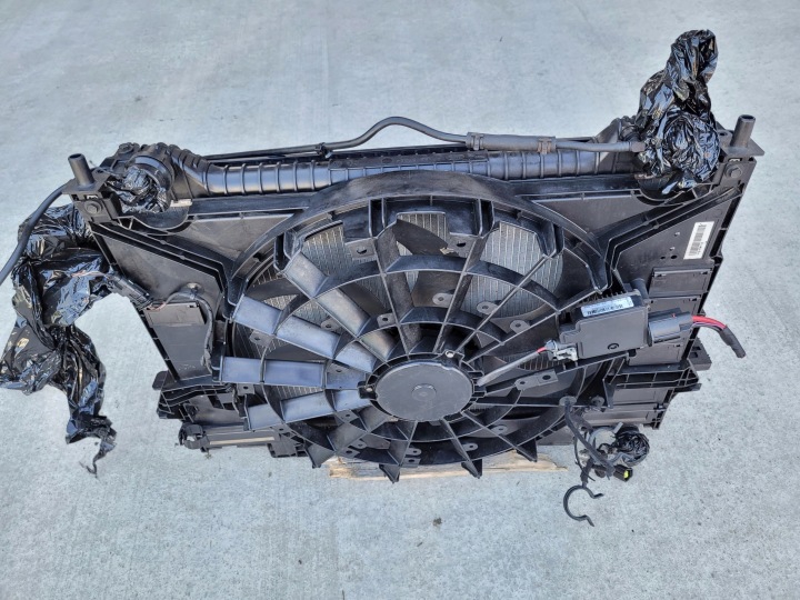 Kühler Lüfter KOMPLET der Kühler JAGUAR XE X760 2.0 D MANUAL