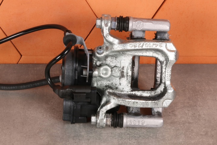 BMW F70 F74 U06 X1 U11 X2 U10 PINZA FRENO freno Destra posteriore 34/10/280 3674km
