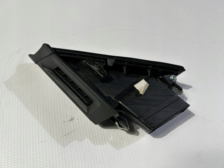 Bouches buses panel trojkatna Portière przednich prawych Maserati Ghibli M157 2013