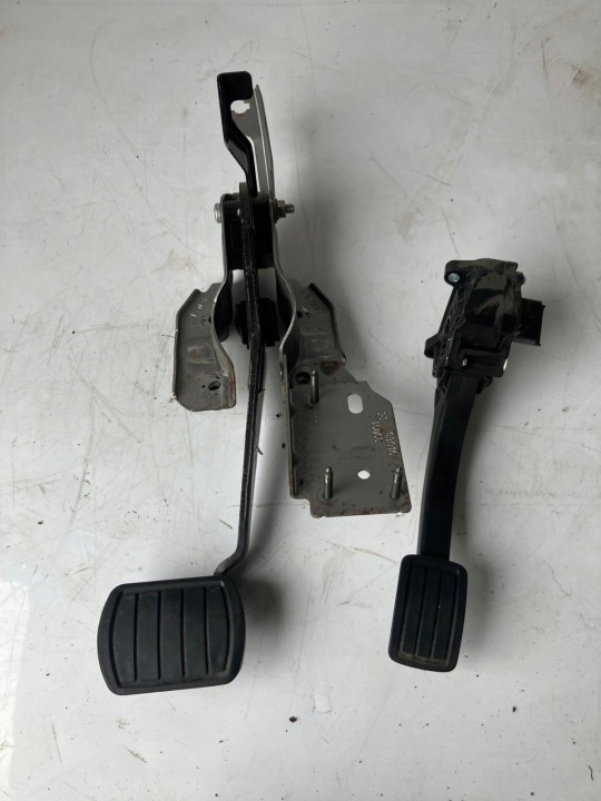 pedale PEUGEOT 308 T9 AUTOMAT GAZ brzda