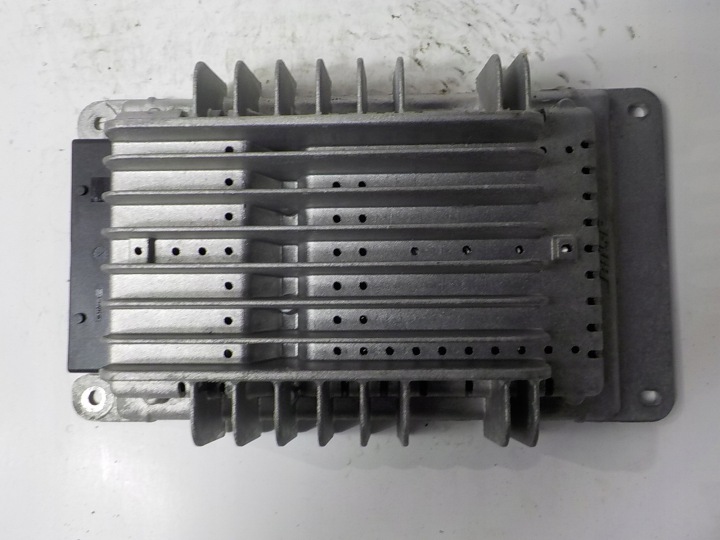 AUDI TT I 8N erösítö RADIA 8N7035223A 309019 AMP ASSY 5631 TT ROADSTER