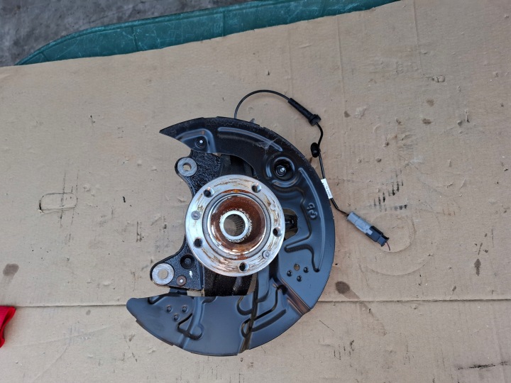 Peugeot 5008 III 25r P80 Achsschenkel Radnabe Radlager vorne vorne links 9837685880 ELEKTRYK
