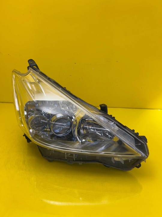 light right front Toyota Prius III Lift 85967-47020