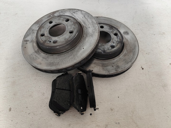 MERCEDES CLA W118 W177 W247 Bremsscheibe bremsen vorne 305MM Beläge Bremsbeläge KOMPLET OEM