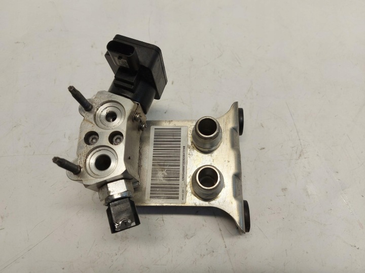 Mercedes EQC 400 W293 Radiateur d’eau Vanne Climatisateur air conditionné A2938300601