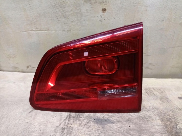 light rear to the bonnet right side Volkswagen Touran 2nd facelift 2013