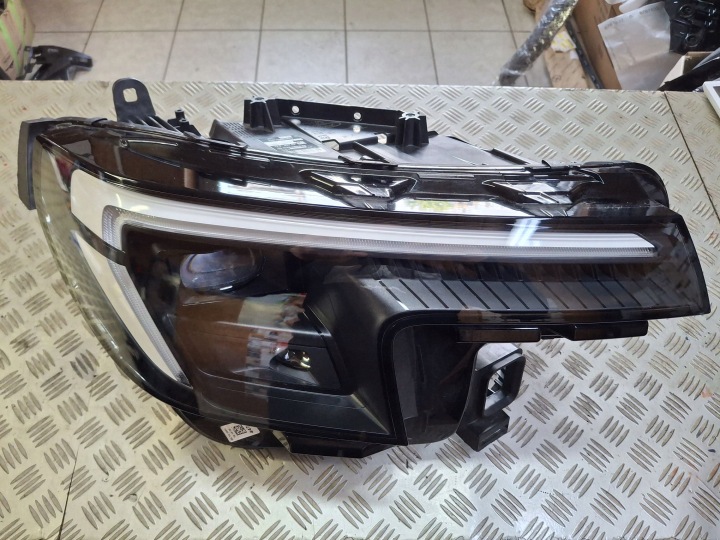 svetlo pravá predná FULL LED FORD EXPLORER EV 2023R->