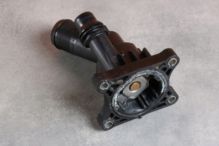 VOLVO XC60 e D4 2.0d D4204T14 Scatola termostato termostato 31474857