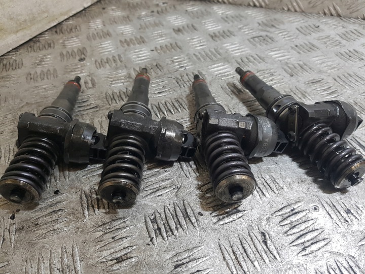 POMPOWTRYSKIWACZE KOMPLET VOLKSWAGEN GOLF 4 0414720215