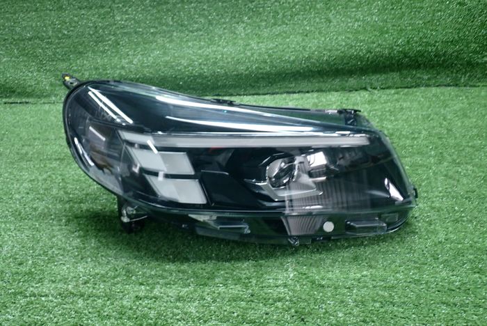 OPEL VIVARO C ZAFIRA D LIFT 24- reflektor rechts Licht rechts