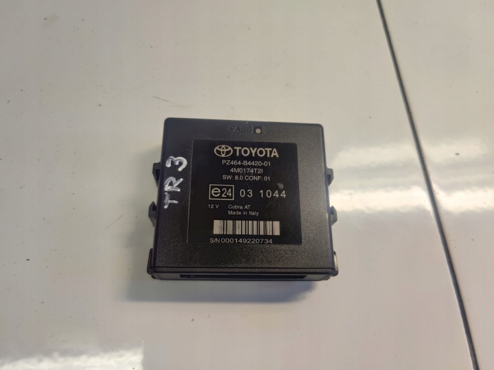 TOYOTA PRIUS URBAN CRUISER module PDC 4M0174T2I PZ464-T0421-01