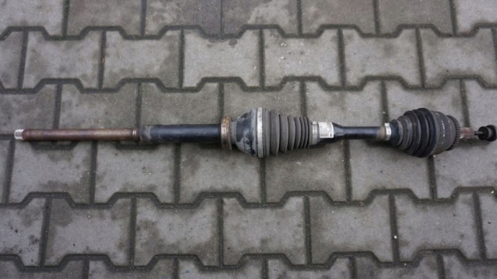 VOLVO XC90 2.4 D5 163KM - semi-axis right front AUTOMAT