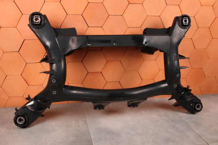 BMW Z4 G29 20i 30i B46D B48D naprava nápravnice výztuha zavěšení záď 8837904