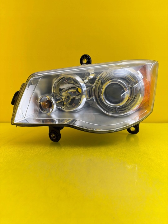 light left front Chrysler Grand Voyager V Town Country Xenon 05113339AD