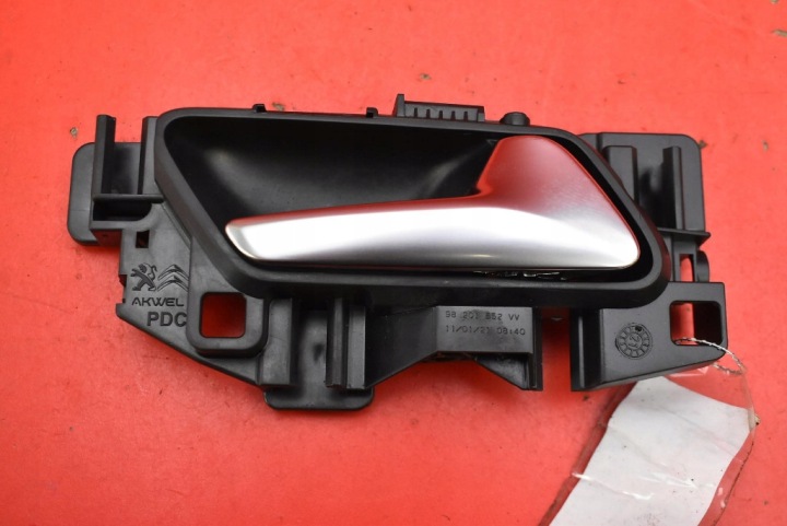 handle inner right front CHROM 98201552VV PEUGEOT 2008 2 II 19-21