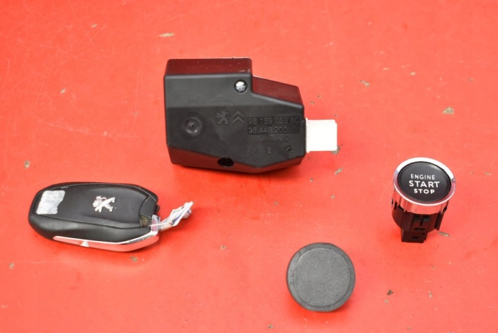 ignition key button START/STOP 9827205180 PEUGEOT e-2008 2 II 19-21