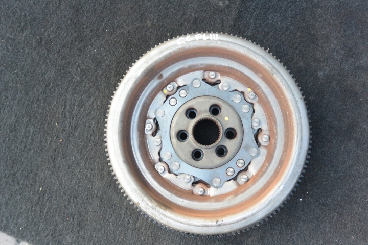 Reifen Rad Schwungrad DSG VW PASSAT B7 CC AUDI SEAT SKODA 2.0 TDI 140KM 2012R