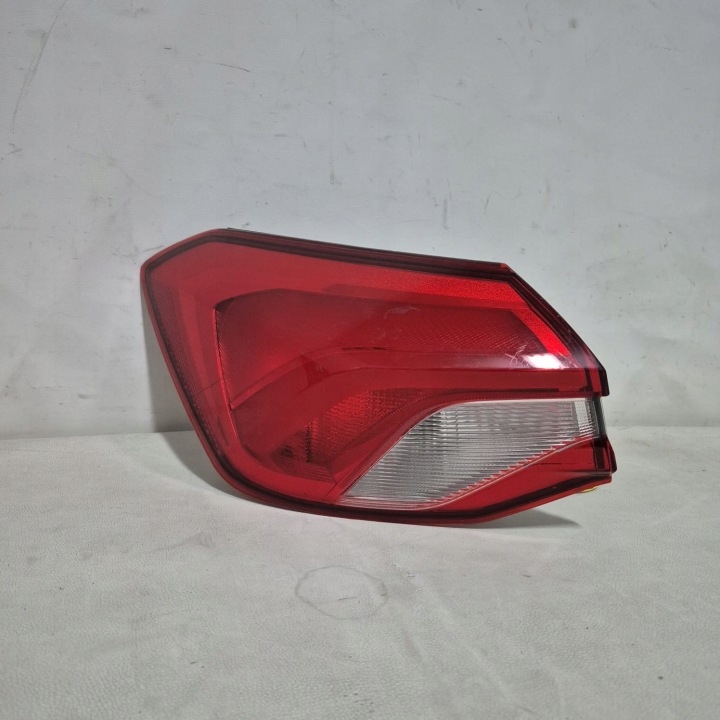 FORD FOCUS IV 4 MK4 HB 18-21 Licht heck hinten links