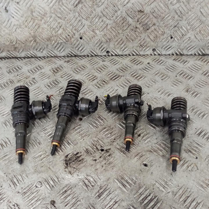 POMPOWTRYSKIWACZE KOMPLET VOLKSWAGEN PASSAT B5 038130073AC