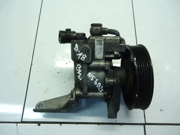 BMW 5 E60 E61 2.5 N53B25A servo pump 677936206