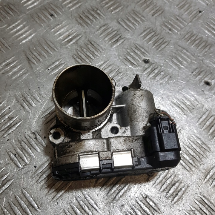 Valvola a farfalla RENAULT LAGUNA 3 2.0 DCI 8200330810E