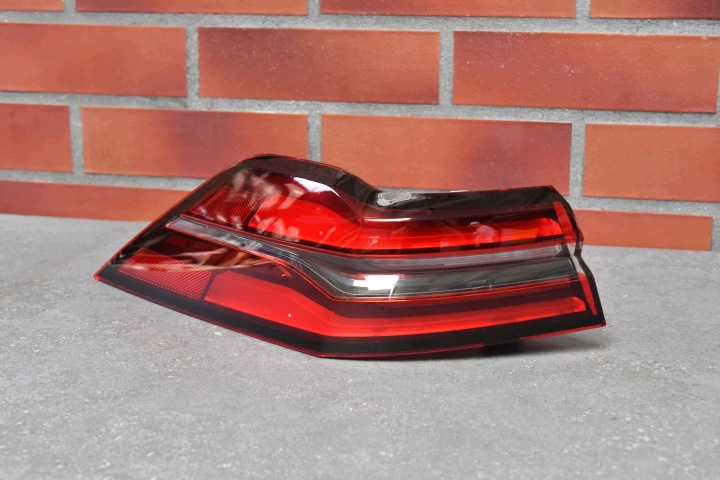 light left rear part rear BMW 5 G60 M5 G90 8086051 SHADOWLINE 12085km EUROPA