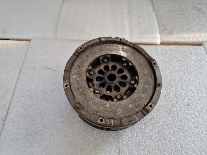 Koleso zotrvčnik AUDI A5 2.7 TDI 3.0 TDI