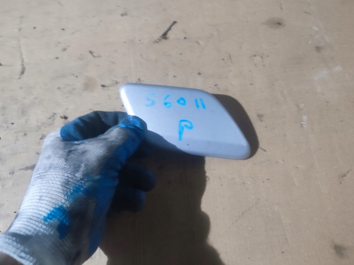 spoiler of the washer xenon right volvo s60