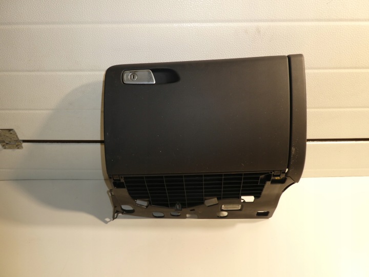 skrinka spolujazdca spolujazdca AUDI A4 B8 8K1857035