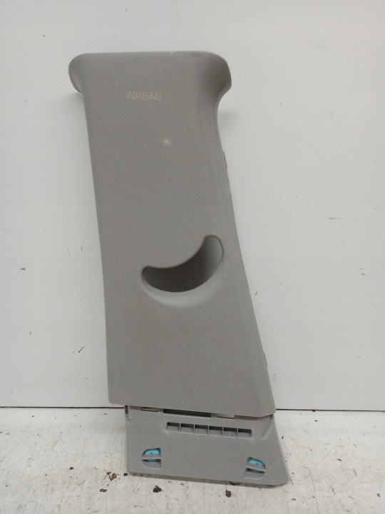 HYUNDAI I20 II plastica copertura GREMBIALINA SLUPKA sinistra 85830-C8050 2014
