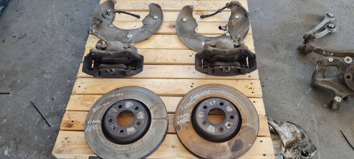 A5 8T LIFT Étrier frein Étriers freins Frein Avant Disques APEC 320MM 2X A4 B8 LIFT