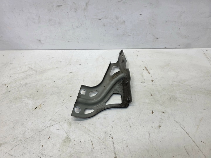 console holder of a fender right front AUDI Q3 8U 8U0821136