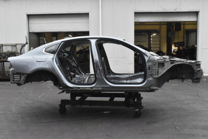 negyed sárvédö bal jobb far Oszlop küszöb 714-16 VOLVO S90 2 SEDAN 16-20