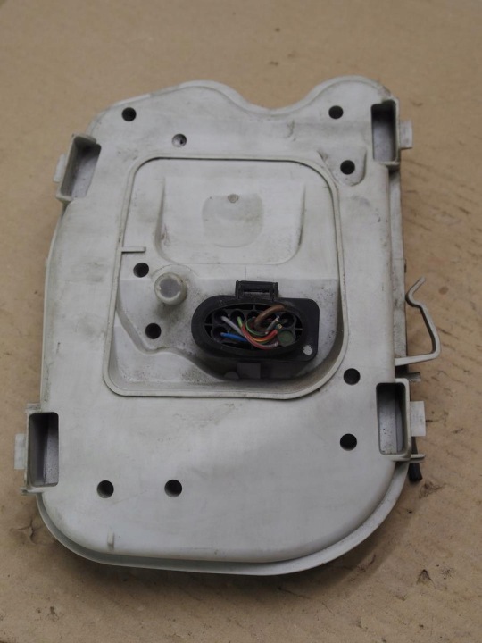 Inserção do suporte da tomada de luz da válvula à direita Audi A6 C6 sedan 436262R 13