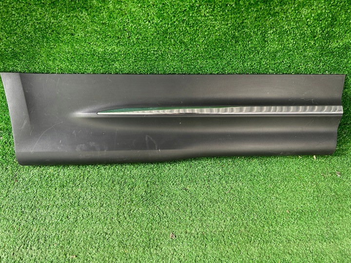 Mercedes GLB moulding door rear part A2477370700