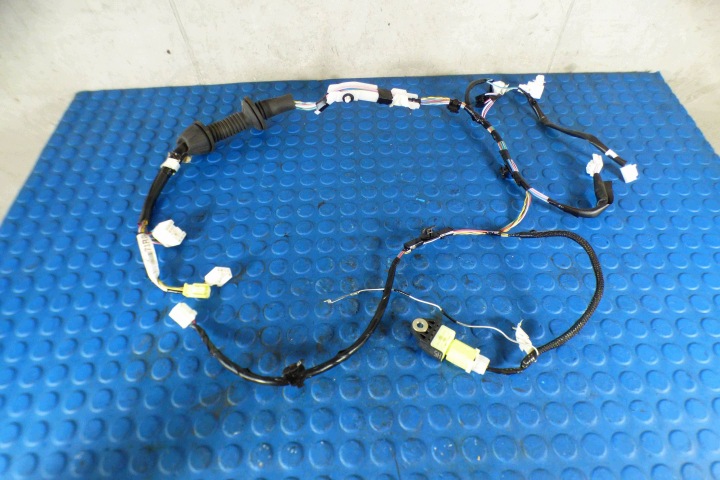 Câblage Portière Droit Avant 82151-0U710-B Toyota Yaris III EUROPA
