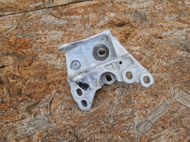 holder engine mount RANGE ROVER L538 L551 K8D2-6P096-AA