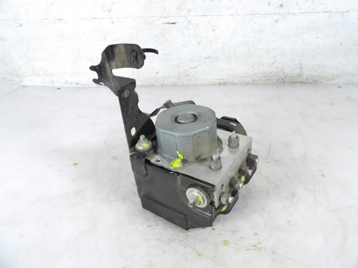 RENAULT CAPTUR 0.9TCE pump ABS 476605492R