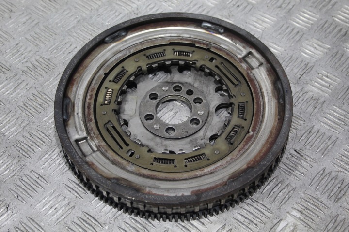 REIFEN RAD SCHWUNGSCHEIBE SCHWUNGRAD SMART FORTWO W453 123101313R