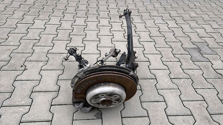 BMW 5 G30 G31 621654 igle kotači glavčina stražnja lijeva vilica 6861137