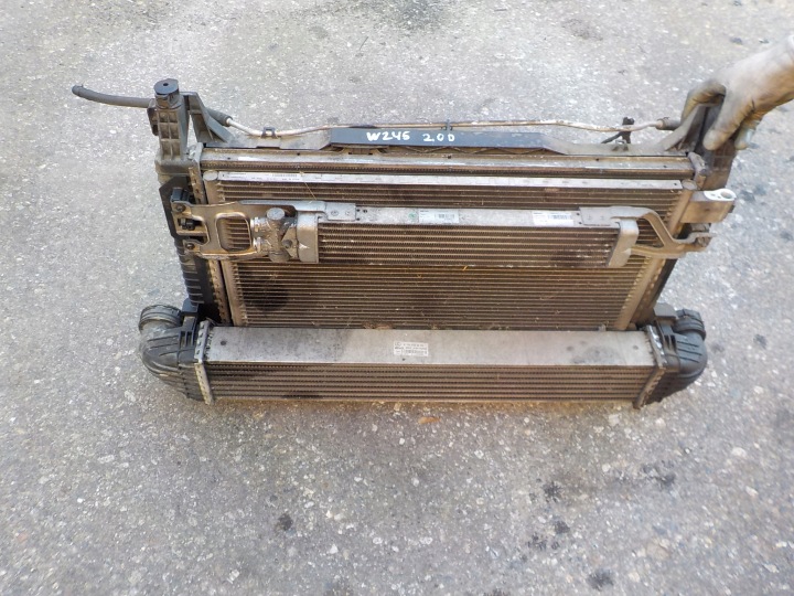 Radiatore motore usato klimy komplet mercedes w245 2,0 cdi
